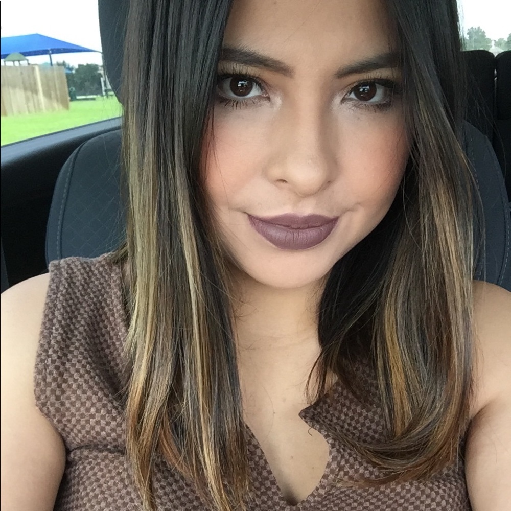 Meet your Posher, Elizabeth